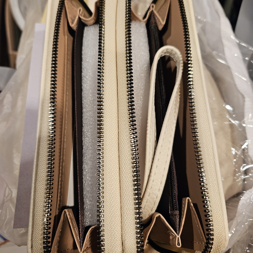 Cream Wallet - Picture 4 of 4